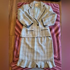 Vintage Size 6 Black and Light Blue Tweed-Like 2-Piece Skirt Suit